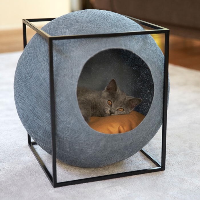 Cápsulas para gatos diseñadas para interiores modernos y construidas por personas discapacitadas