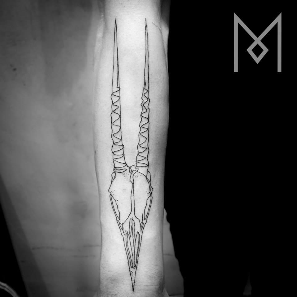 tatuajes-linea-continua-mo-ganji (15)