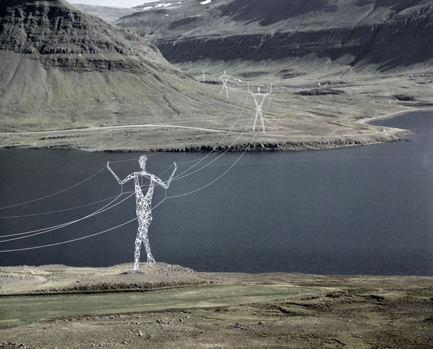 torres-electricas-gigantes-humanos-choi-shine-islandia (4)
