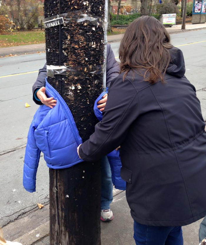 abrigos-atados-postes-indigentes-invierno-canada-tara-smith-atkins (5)