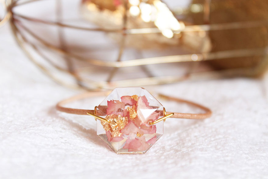 bisuteria-resina-petalos-oro-lyuda (1)