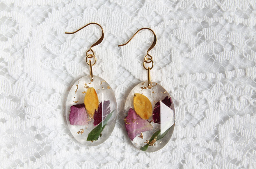 bisuteria-resina-petalos-oro-lyuda (14)