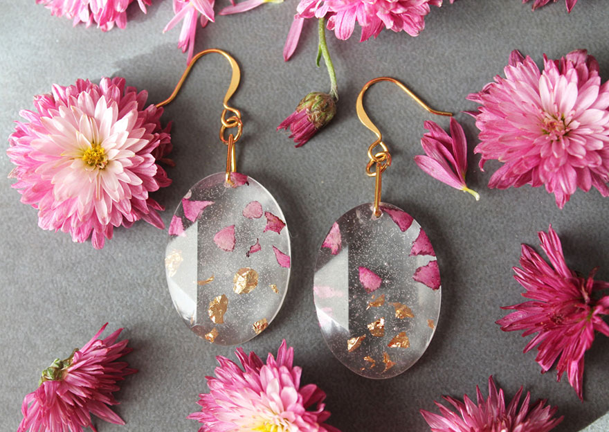 bisuteria-resina-petalos-oro-lyuda (2)