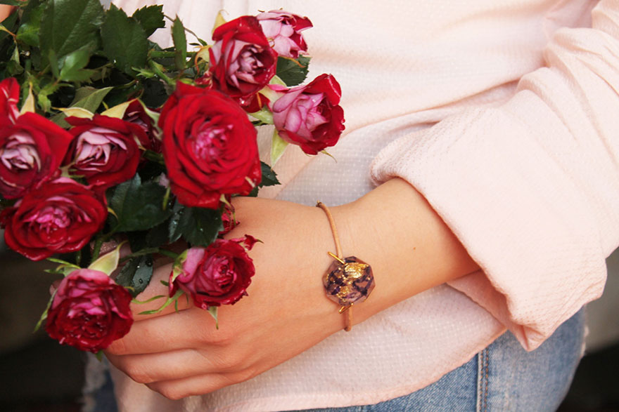 bisuteria-resina-petalos-oro-lyuda (6)