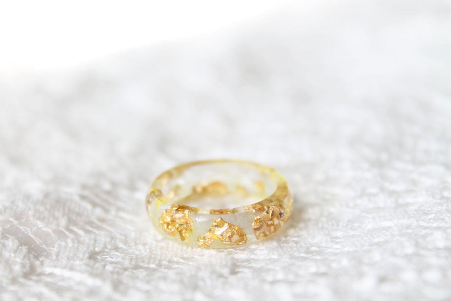 bisuteria-resina-petalos-oro-lyuda (9)