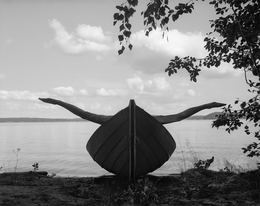 fotos-autorretratos-surreales-arno-rafael-minkkinen (12)