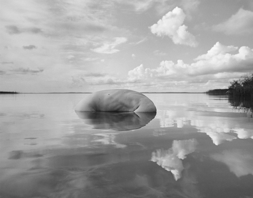 fotos-autorretratos-surreales-arno-rafael-minkkinen (15)