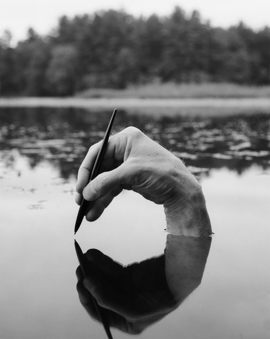 fotos-autorretratos-surreales-arno-rafael-minkkinen (16)