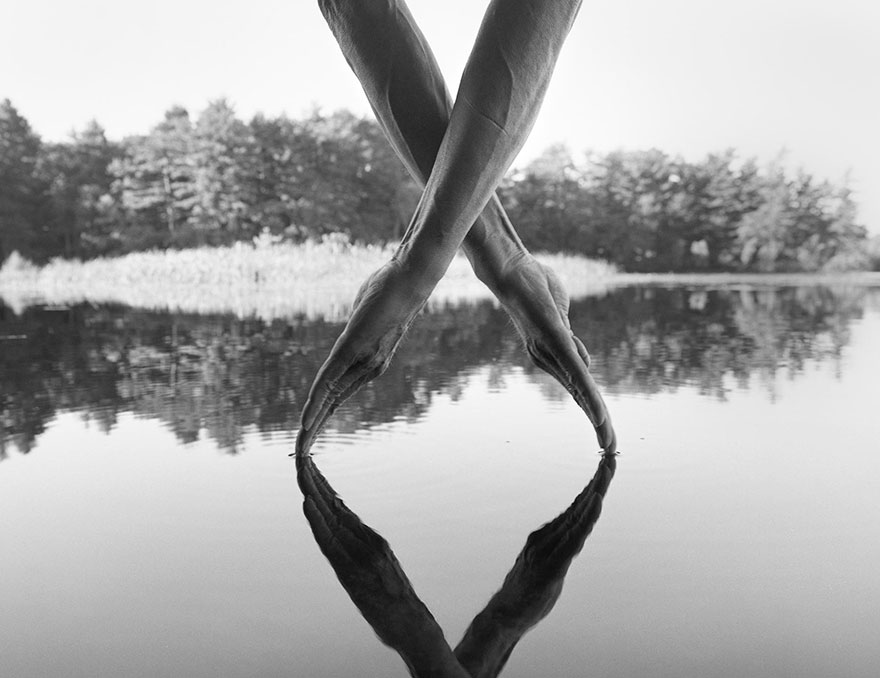 fotos-autorretratos-surreales-arno-rafael-minkkinen (8)