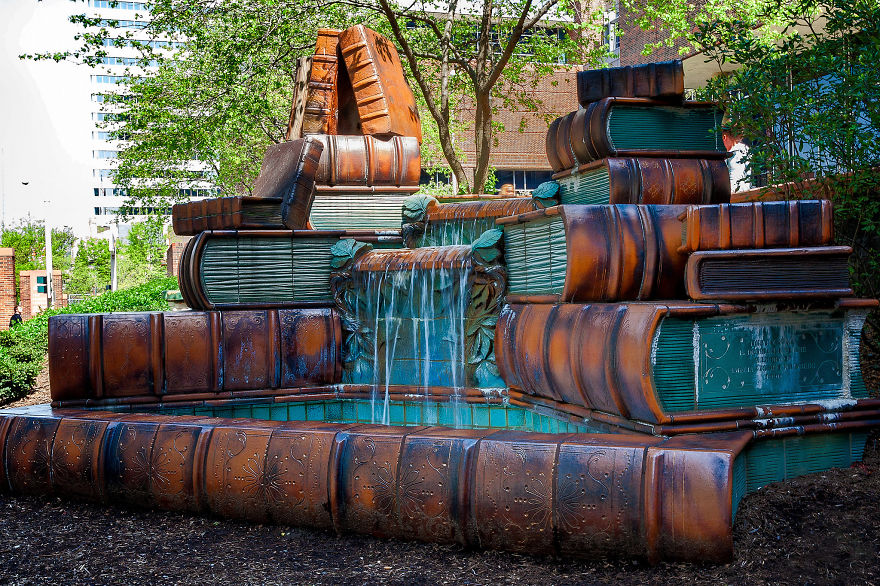 fuente-libros-biblioteca-publica-cincinnati