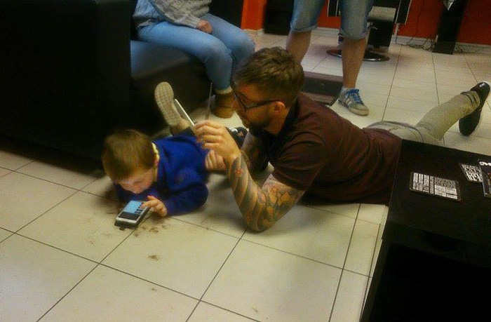 peluquero-corte-pelo-nino-autista-mason-james-williams (4)