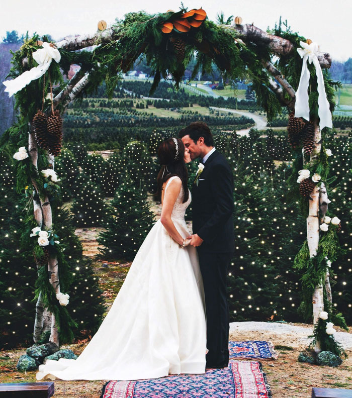 Esta boda en una plantación de árboles de Navidad parece de cuento de hadas