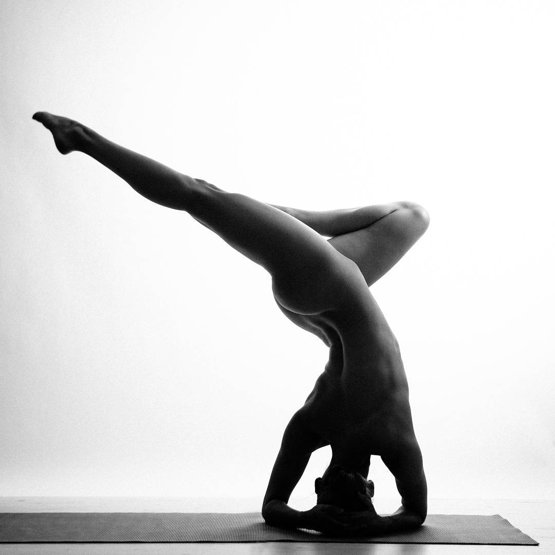 chica-desnuda-yoga-instagram (5)