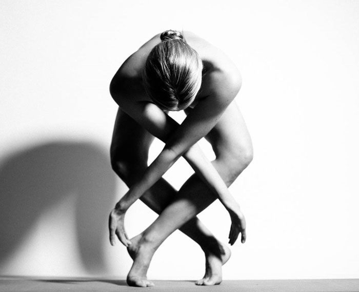 Esta yogini transforma su cuerpo en arte sin romper las normas sobre desnudez en Instagram