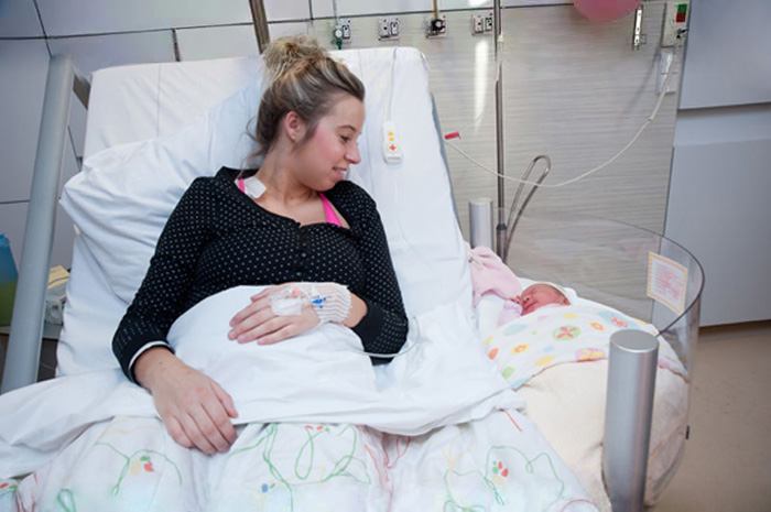 cuna-bebe-enganchable-cama-hospital-maternidad (2)