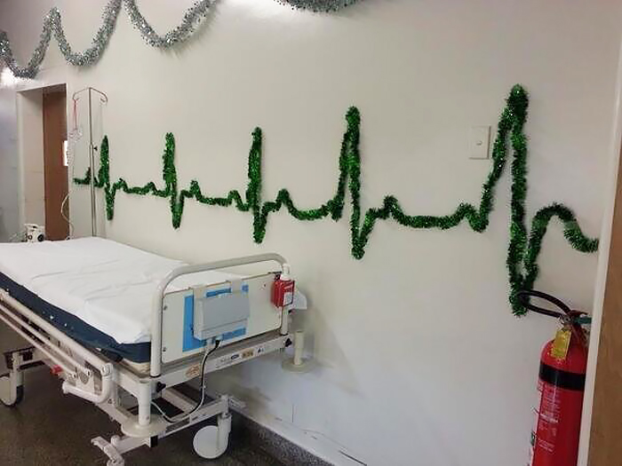 10 Decoraciones navideñas en hospitales que muestran la creatividad de médicos y enfermeros