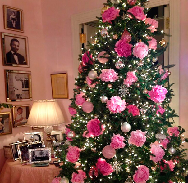 ideas-decoracion-arbol-navidad-flores (7)