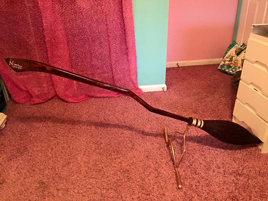 regalo-escoba-nimbus2000-jared-weissman-shelby-stein (2)