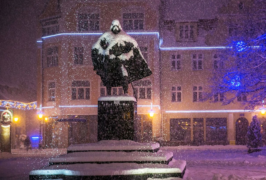 estatua-jakub-wejher-darth-vader-nieve-polonia (1)