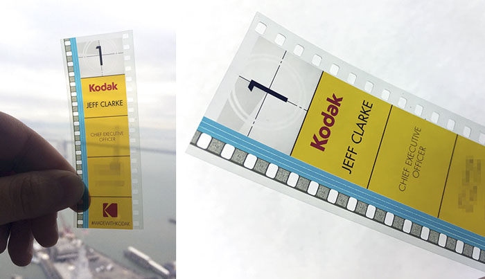 Este ejecutivo de Kodak usa una película de 35 mm como tarjeta comercial