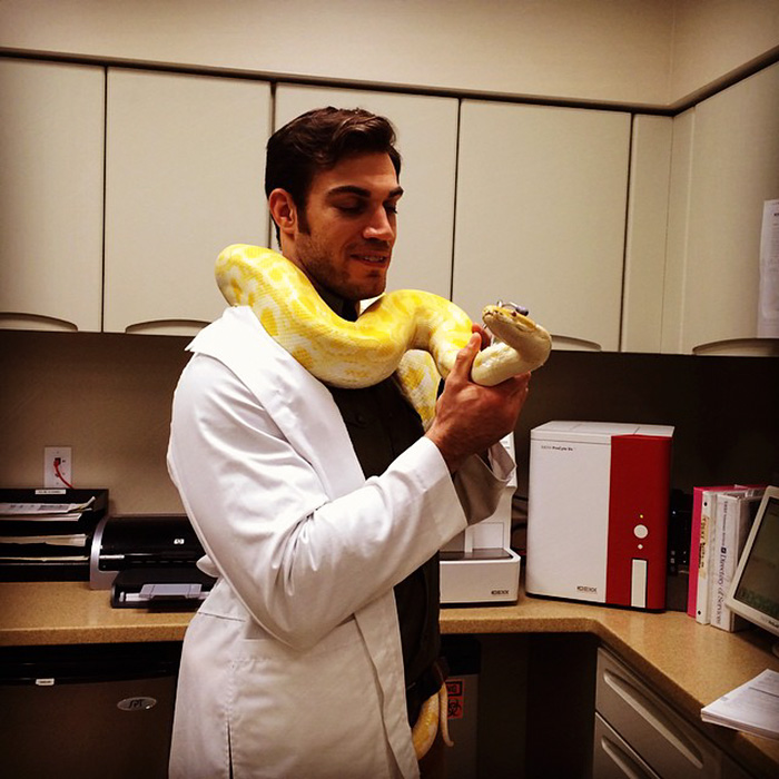 veterinario-sexy-doctor-evan-antin (10)
