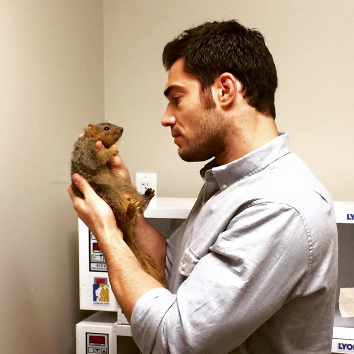 veterinario-sexy-doctor-evan-antin (8)