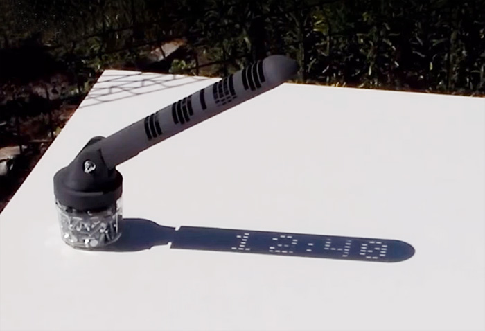 Este reloj de sol impreso en 3D muestra la hora como un reloj digital
