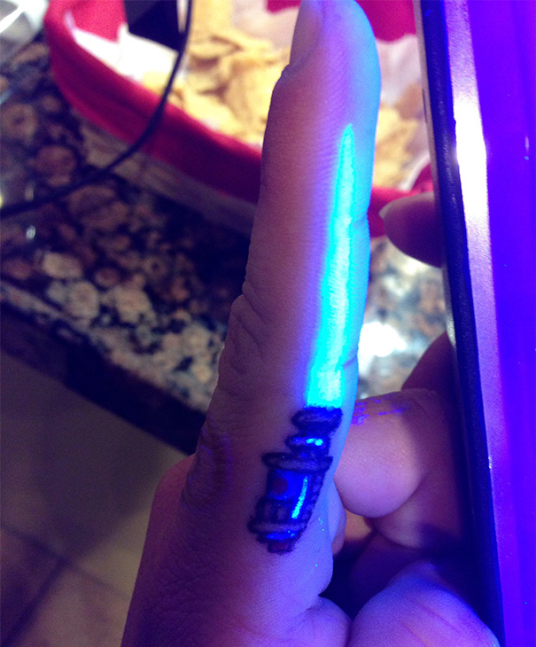 tatuajes-ultravioletas-oscuridad-luz-negra (14)
