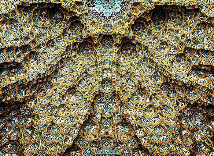 La hipnótica belleza de los techos de las mezquitas iraníes