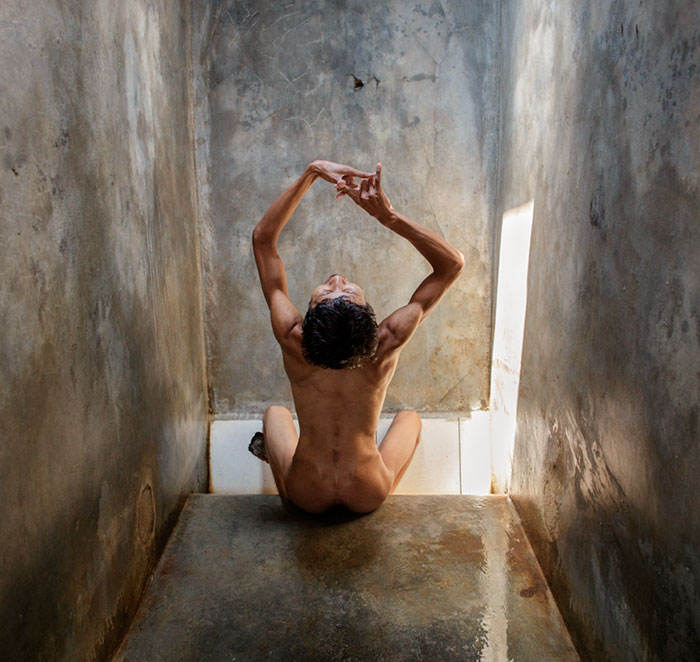 Impactantes fotos de pacientes mentales en Indonesia que muestran sus alarmantes condiciones de vida