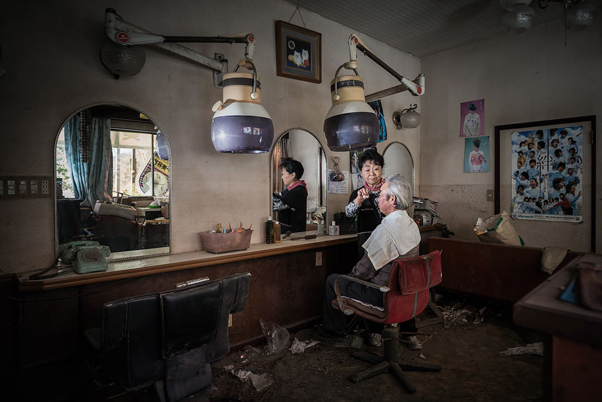 fotos-antiguos-habitantes-ciudad-fantasma-fukushima (9)