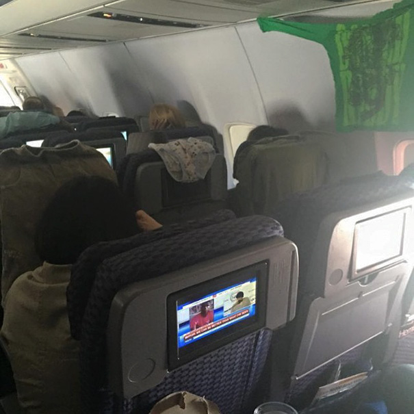 pasajeros-avion-maleducados (3)