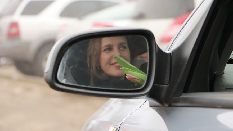 policia-lituania-flores-dia-internacional-mujeres (12)