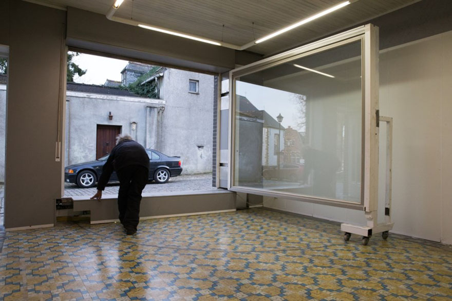 puerta-garaje-camuflada-escaparate-eric-vekeman-belgica (11)