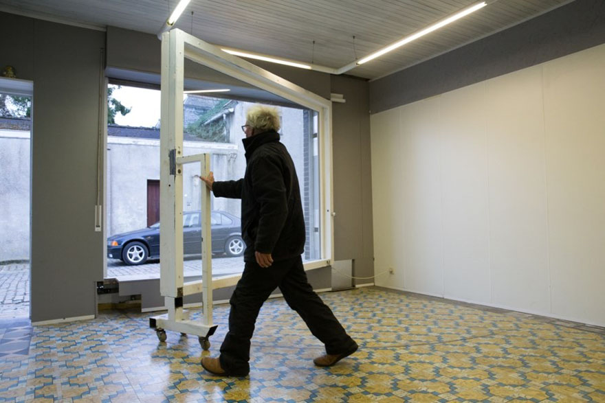puerta-garaje-camuflada-escaparate-eric-vekeman-belgica (2)