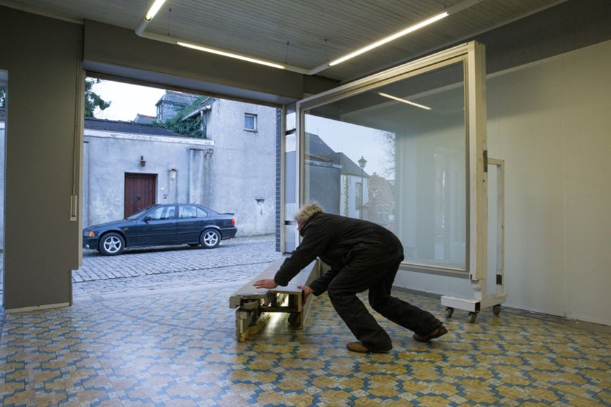 puerta-garaje-camuflada-escaparate-eric-vekeman-belgica (4)