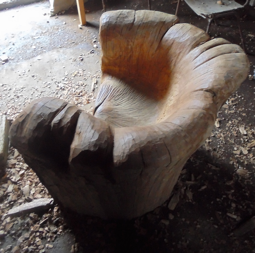 silla-tallada-tocon-roble-alex-johnson (5)
