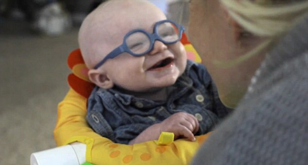 bebe-ve-la-primera-vez-a-su-madre-con-gafas-leopold-wilbur-reppond (4)