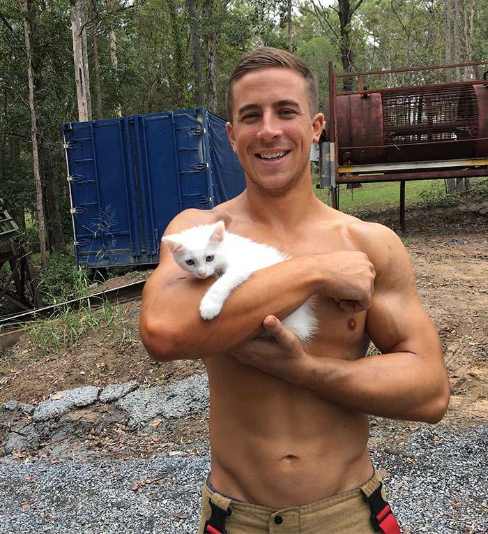calendario-benefico-bomberos-cachorros-australia (4)