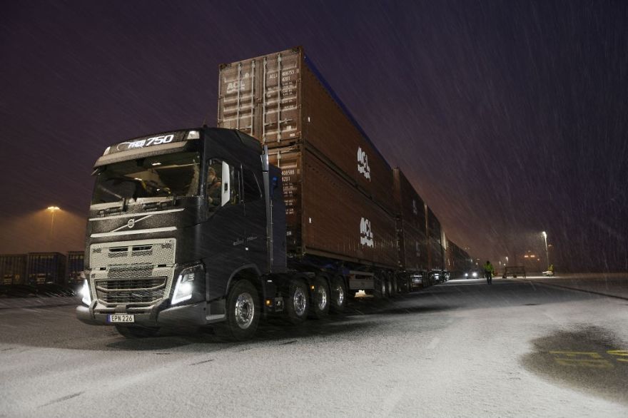 Un Camión De Volvo Arrastró 750 Toneladas