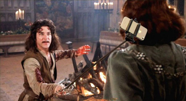armas-reemplazadas-palos-selfie-peliculas (3)
