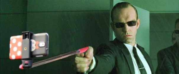 armas-reemplazadas-palos-selfie-peliculas (6)