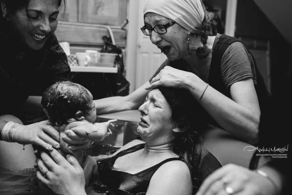 fotos-madres-ayudando-hijas-parto (10)