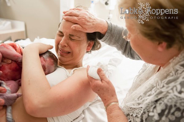 fotos-madres-ayudando-hijas-parto (18)