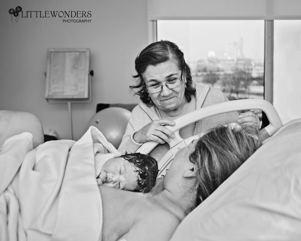 fotos-madres-ayudando-hijas-parto (4)