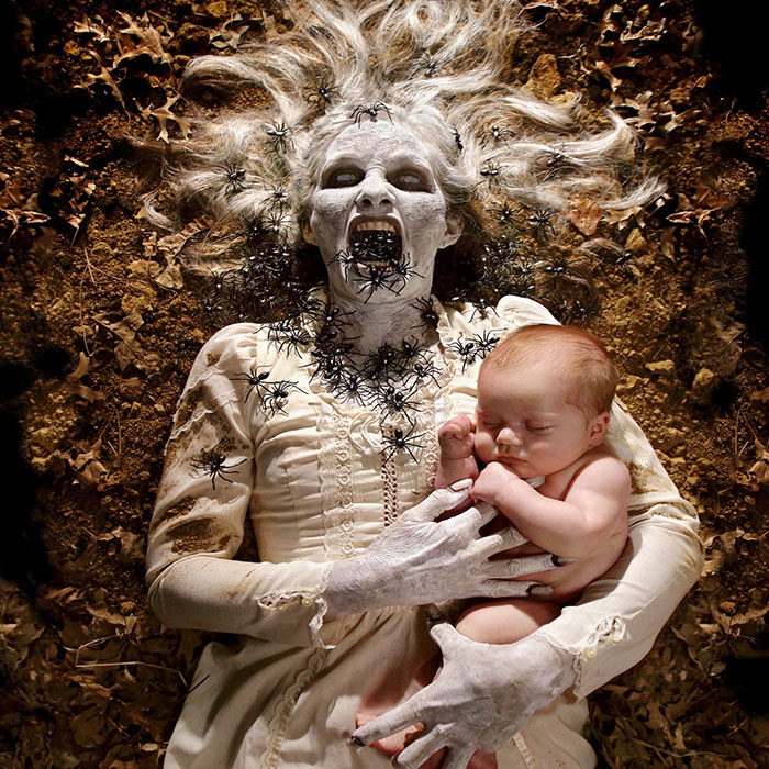 Este padre fotógrafo crea terroríficas fotos junto a sus hijas