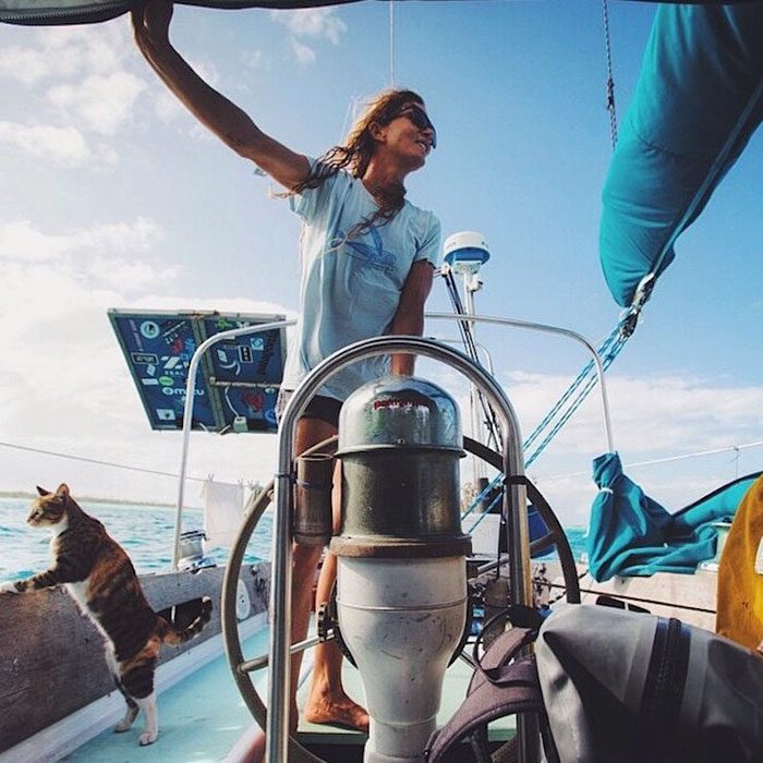 navegar-mundo-barco-gato-amelia-liz-clark (5)