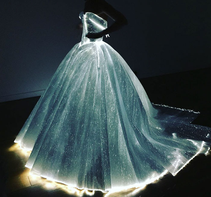 Un vestido luminoso convierte a Claire Danes en Cenicienta en la gala Met