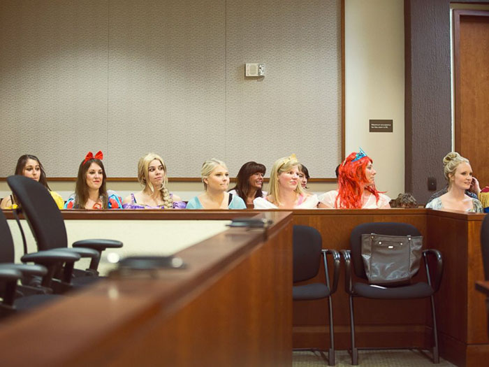 audiencia-juzgado-personajes-disney-adopcion-danielle-koning (2)