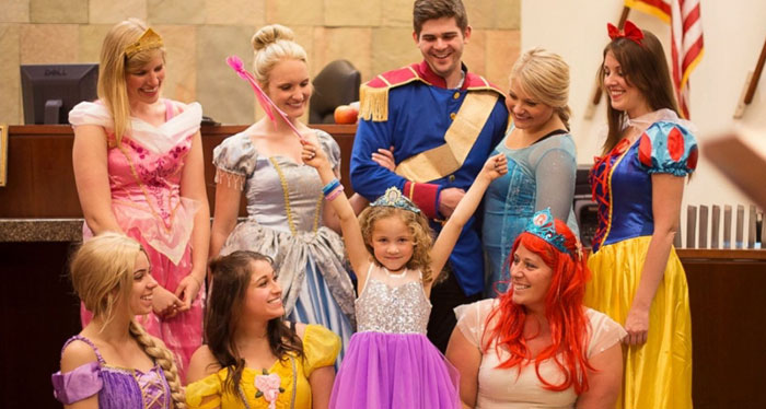 audiencia-juzgado-personajes-disney-adopcion-danielle-koning (3)